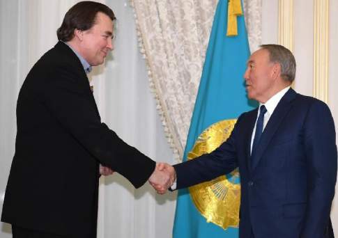 Назарбаев наградил орденом «Достык» директора российского телеканала