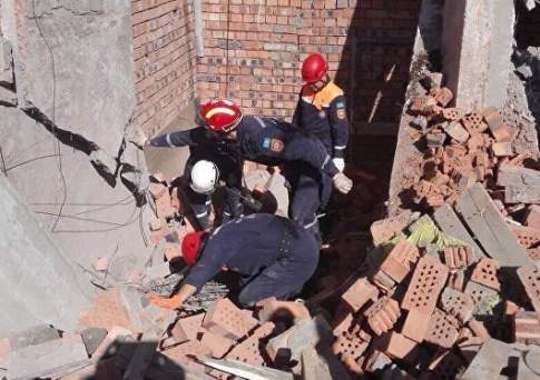 В Астане на стройке произошло обрушение плит; погибли 2 рабочих, 1 госпитализирован