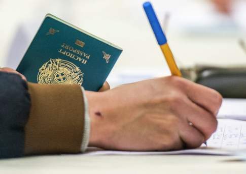 В мажилисе представили законопроект с новой схемой страхования казахстанских туристов за рубежом