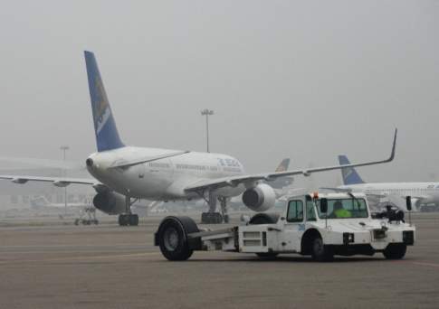 Боинг 757 авиакомпании Эйр Астана приземлился в Алматы с отказавшим двигателем