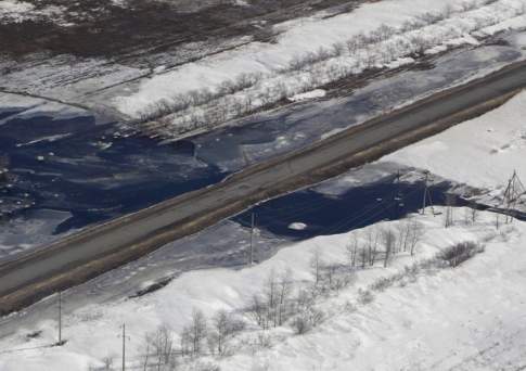 Талые воды подтопили автотрассы в Карагандинской области