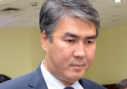 Нурсултан НАЗАРБАЕВ - Асету ИСЕКЕШЕВУ: Раз мы гостей принимаем - шею-то надо мыть!