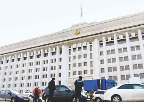 А город подумал: ученья идут