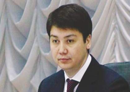 Кто ж его уволит, он же - памятник!
