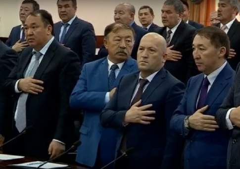 К мандатам почтенья нету!