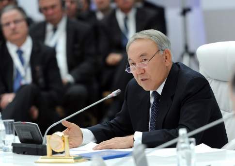 Нурсултан НАЗАРБАЕВ: У нас достаточно позвонить, достаточно быть знакомым -  и можно устроить человека!