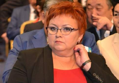 Прячь за высоким  забором девчонку...