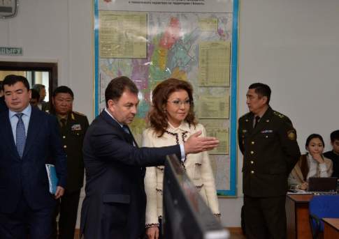 Дарига  Назарбаева - спасателям: Трясите казну!