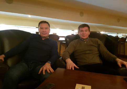 Он уехал жить в Лондон...