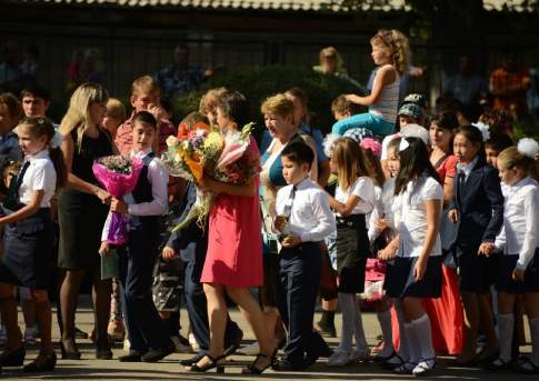 Глава Минобра и науки Аслан Саринжипов - педагогам: Революционный  держите шаг!