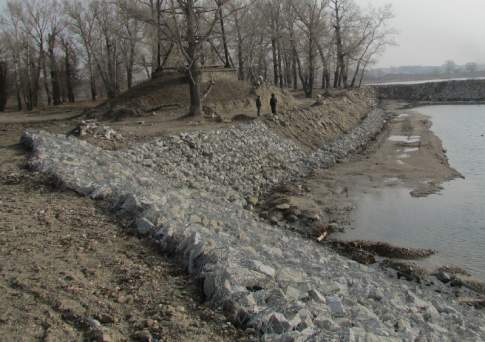 Река наступает
