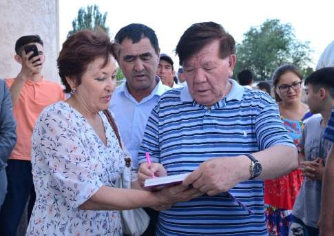 Дорог и подарок, и внимание