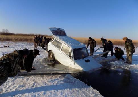Подлёдный лов спасателей