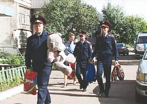 Откройте, полиция! С подарками
