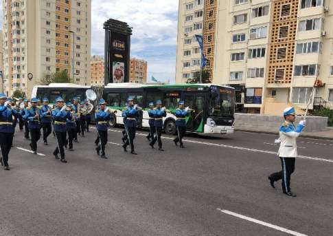 Под звуки марша по Астане