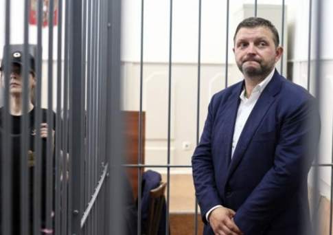 Чёрным по Белых