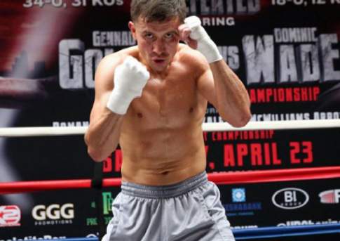 А Гена слушает да бьёт