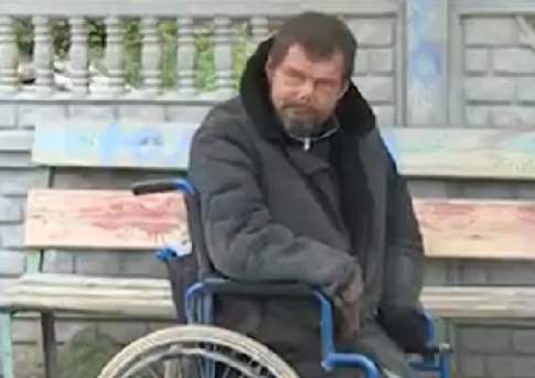 Бросили под танк