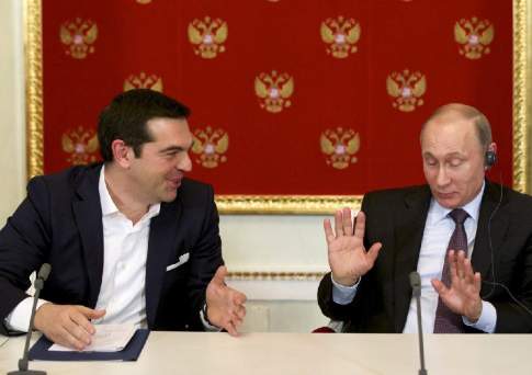 А Путин слушает да ест