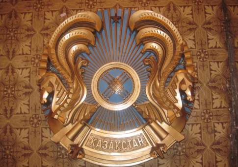 За госсимволами - глаз да глаз