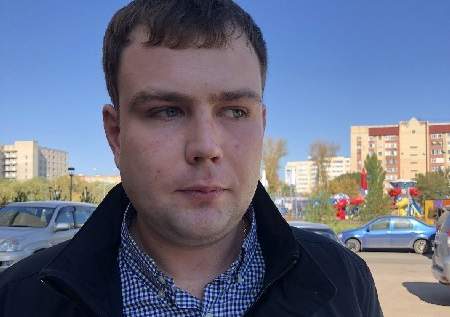 Сам не упал и ребёнка поймал!