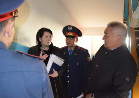 Кто стучится в дверь ко мне?