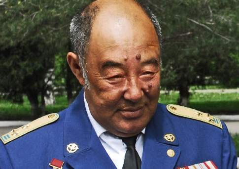Он герой - и всё!