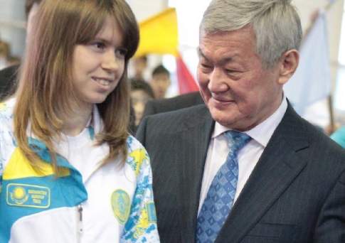 Жалует царь, да не жалует псарь