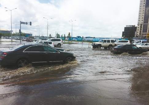 Аким дует на воду