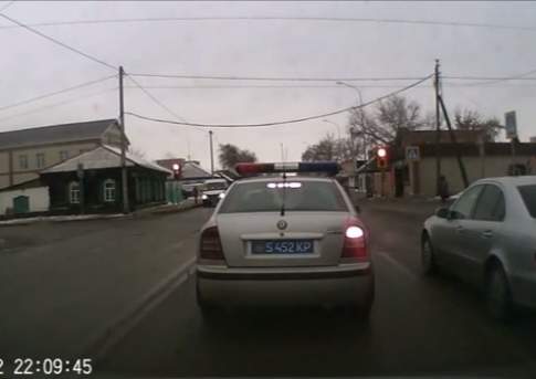 Двойная сплошная между колёс