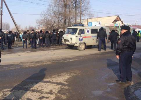 “Положи деньги, а то папе скажу”